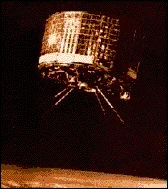 Photographie historique du satellite météorologique TIROS-1. — Photographie